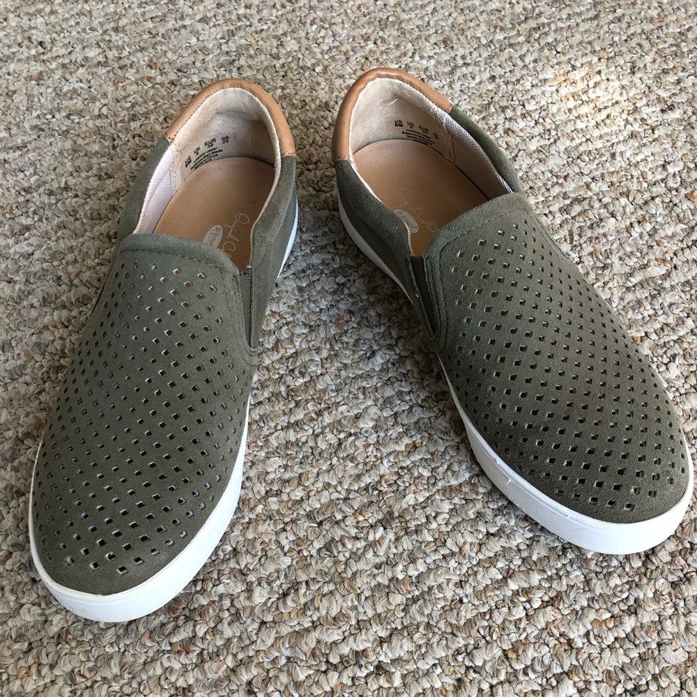 Sneakers